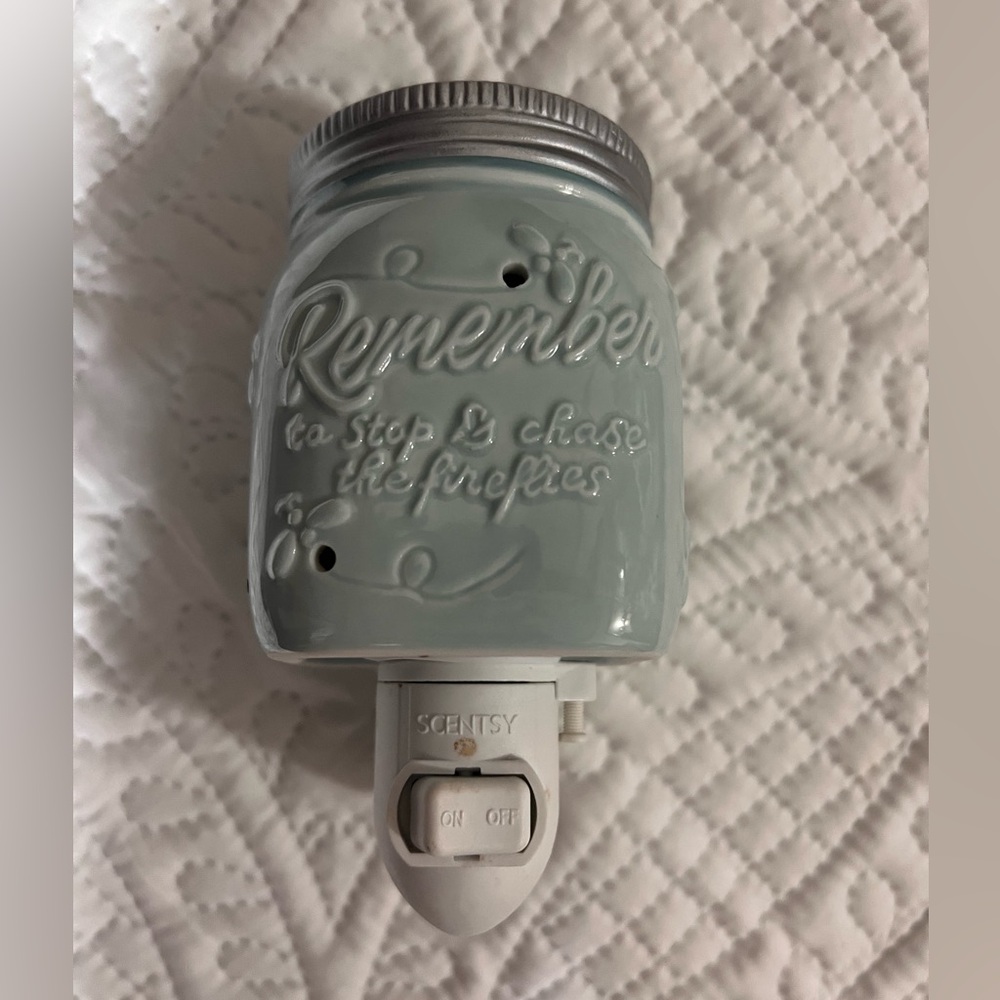 Scentsy Wall Plugin Wax Warmer